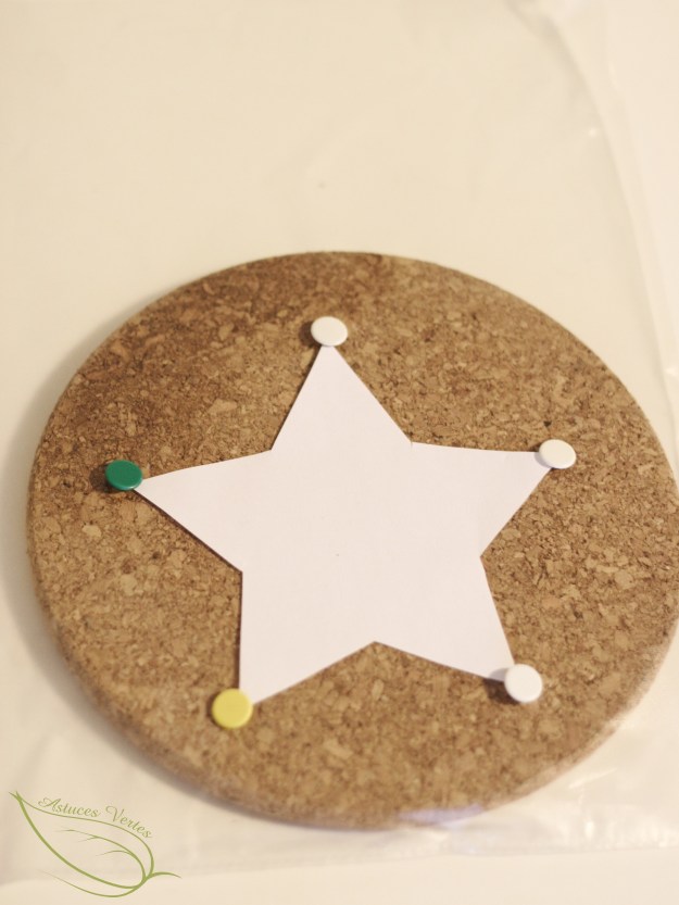 DIY Noël : une suspension en forme d'étoile en ficelle