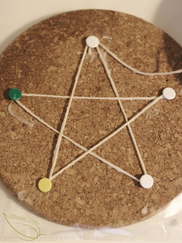 DIY Noël : une suspension en forme d'étoile en ficelle