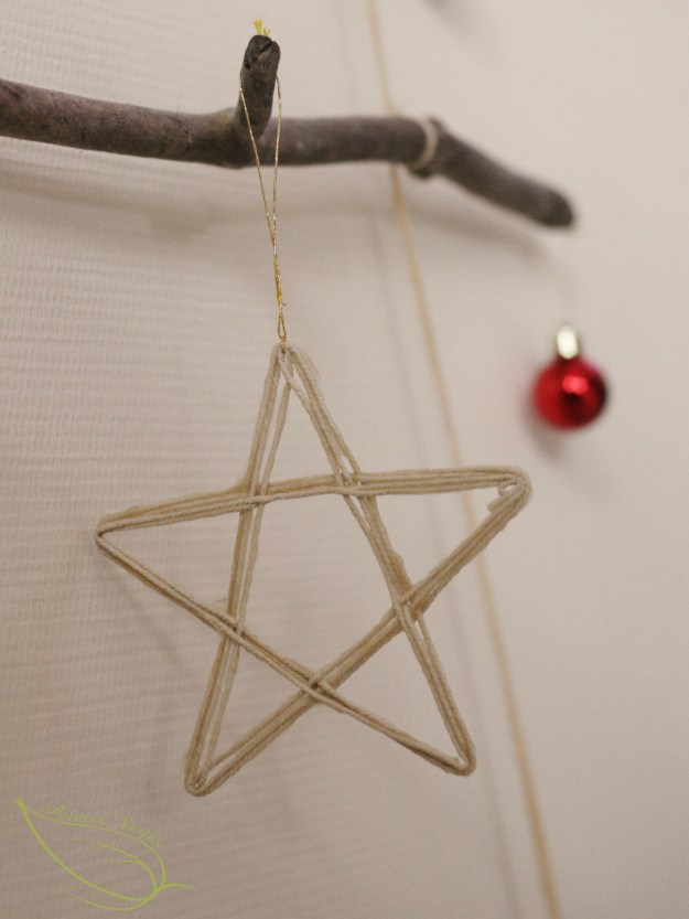 DIY Noël : une suspension en forme d'étoile en ficelle